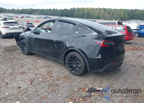 2021 Tesla Model Y Standard Range Rear-Wheel Drive z USA, uszkodzony, nr VIN 5YJYGDED4MF126113